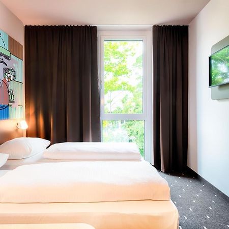 B&B Hotel Stuttgart-Neckarhafen ภายนอก รูปภาพ